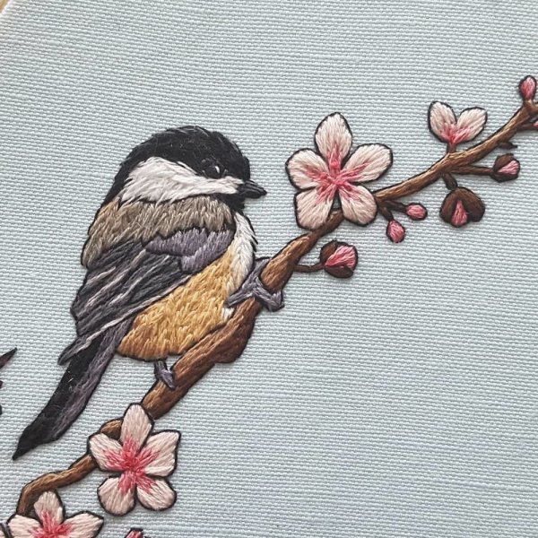 Вышивка гладью птички