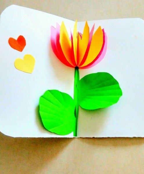 Открытка с цветами из бумаги