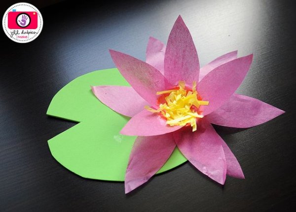 Объемная кувшинка из бумаги