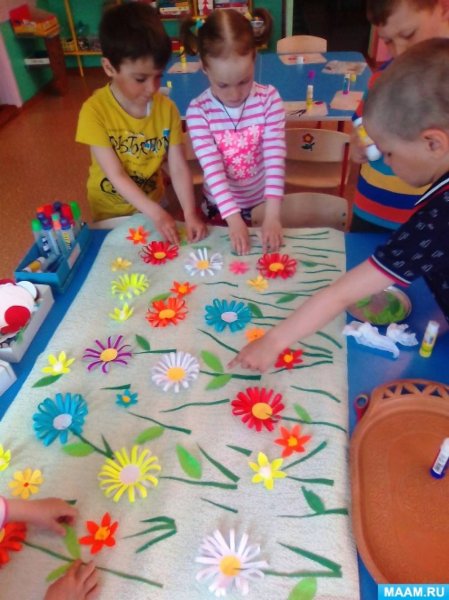 Аппликация Цветочная Полянка в средней группе