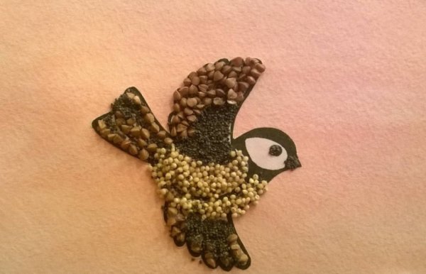 Птица из семечек