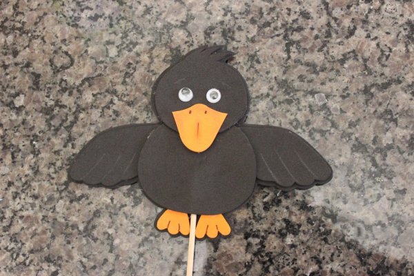 Ворона из фетра