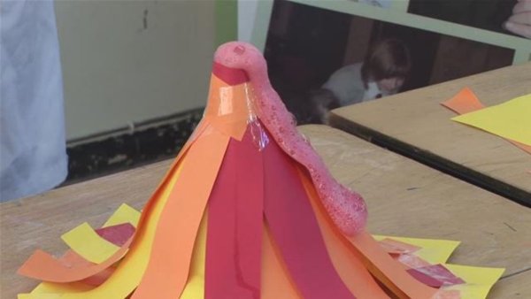 Модель вулкана из бумаги