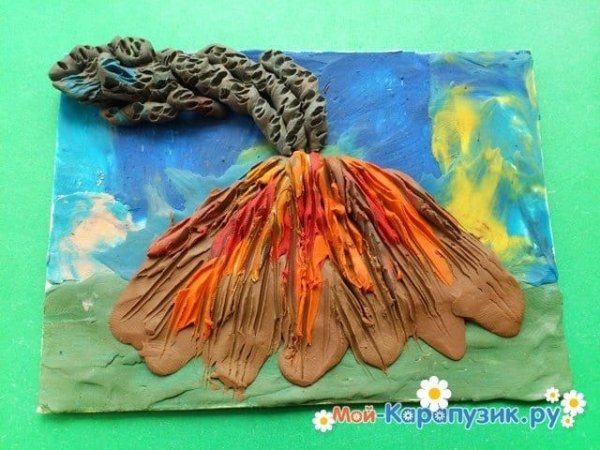 Лепим вулкан из пластилина