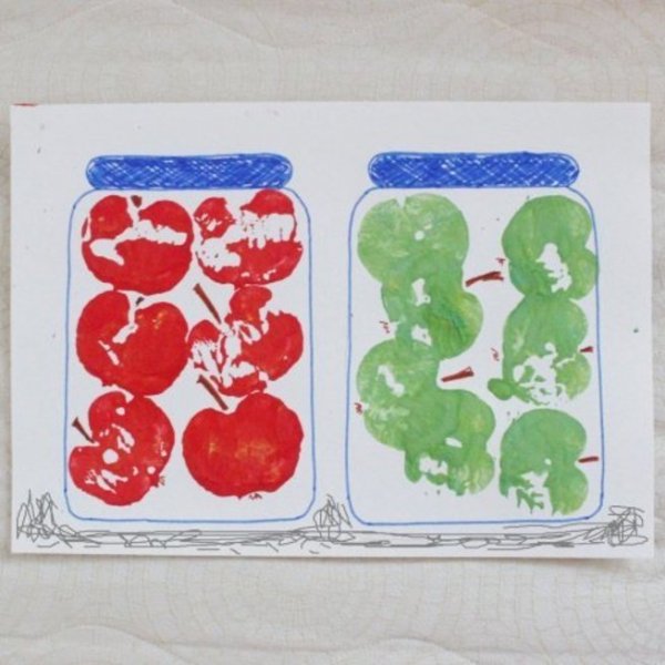 Яблоки в банке рисование