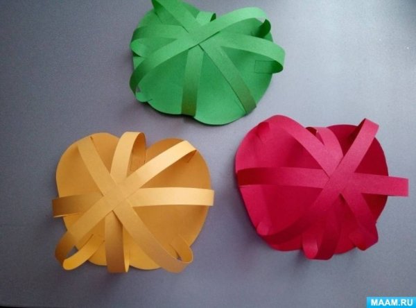 Делаем из бумаги новогодние игрушки загинает всем