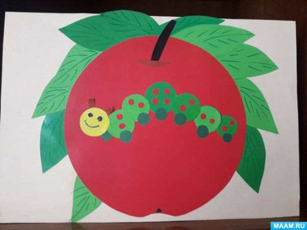 Поделка яблоко с гусеницей