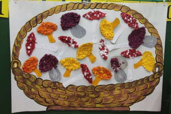 Коллективная аппликация корзина с грибами