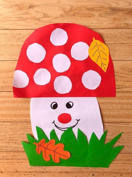 Гриб из цветной бумаги