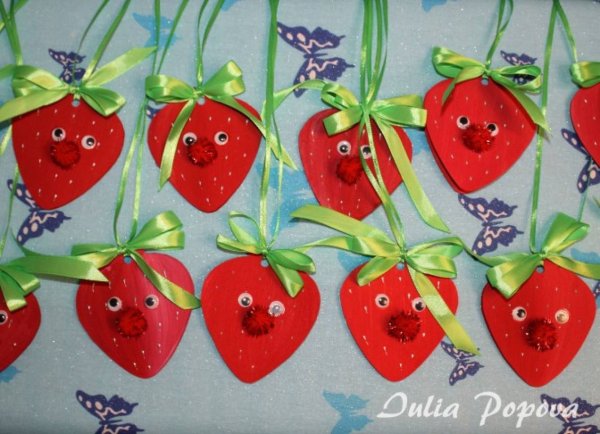 Поделка клубника