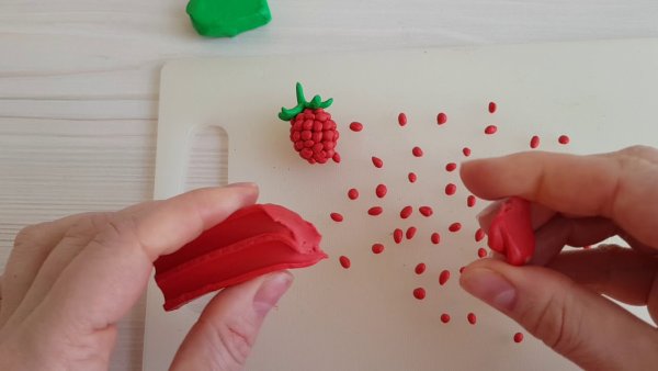 Лепка ягоды