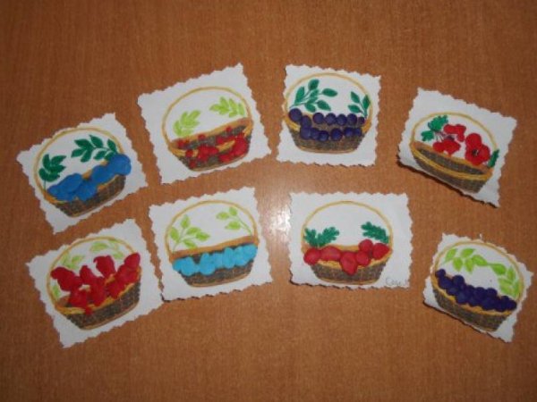 Лепка в младшей группе ягодки