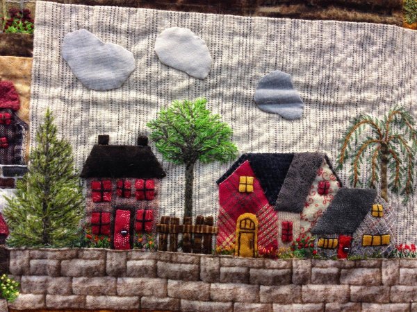 Панно из ткани домики