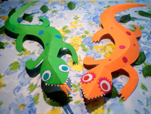 Ящерица из цветного картона