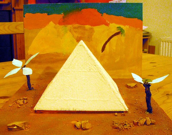 Макет египетской пирамиды