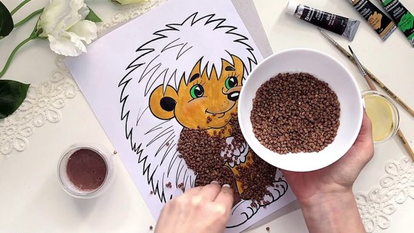 Ежик из крупы и семечек