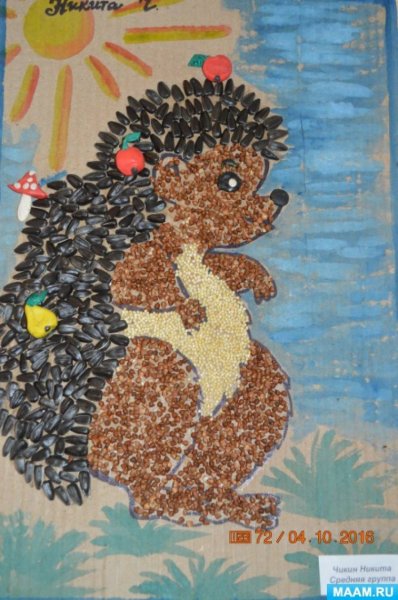 Ёжик из пластилина и семечек