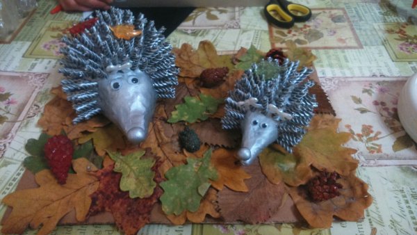 Поделка Ежик из бросового материала