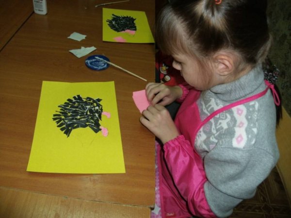 Обрывная аппликация Ежик в подготовительной группе