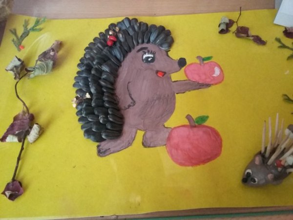 Аппликация Ежик с яблоком