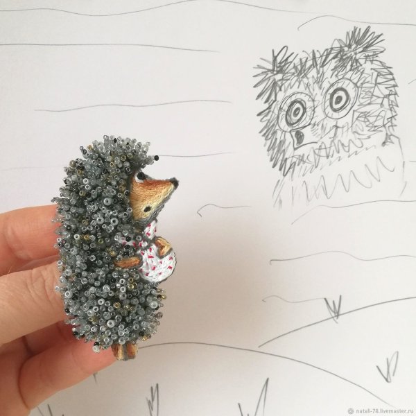 Брошка Ежик из бисера