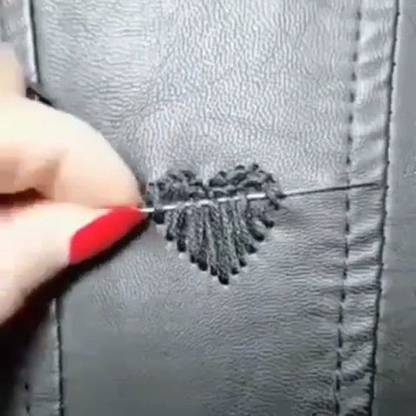 Декоративная Штопка дырок вручную