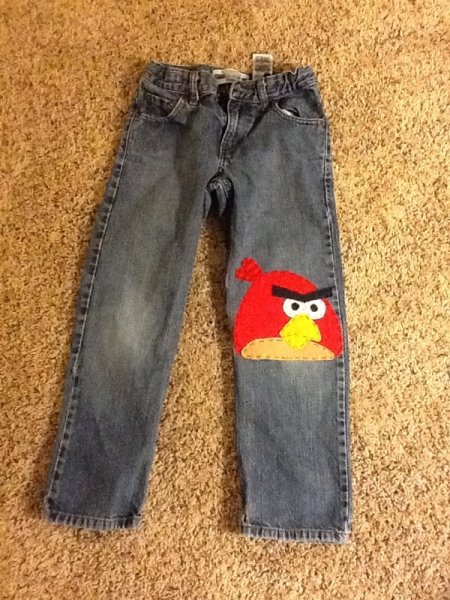 Заплатка на трикотажных штанах