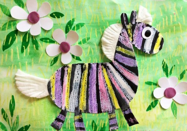 Зебра из природного материала