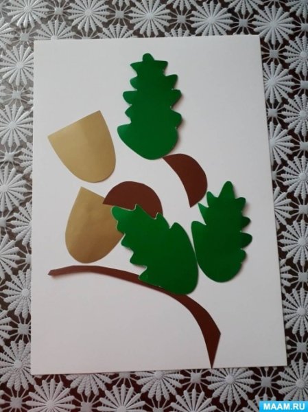 Желудь из цветной бумаги