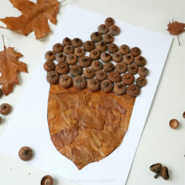 Аппликация из листьев и желудей