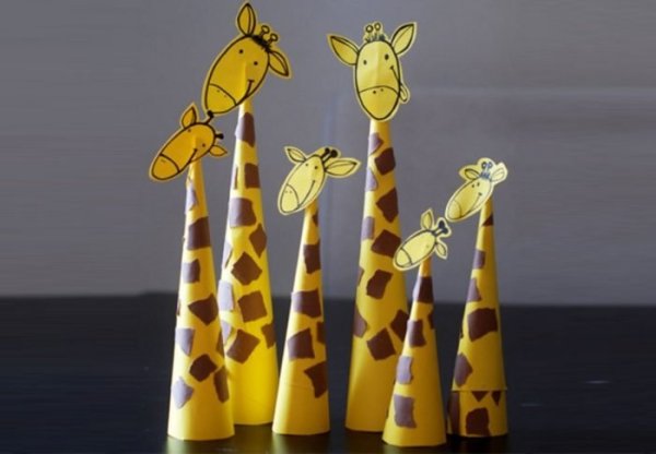 Животные жарких стран подставка для карандашей в виде жирафа