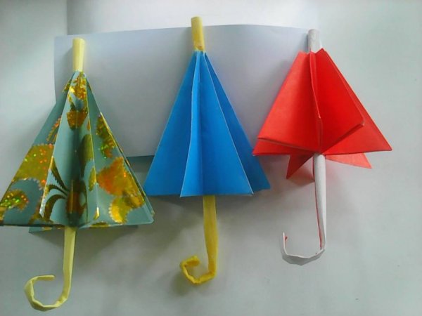 Зонтик из цветной бумаги