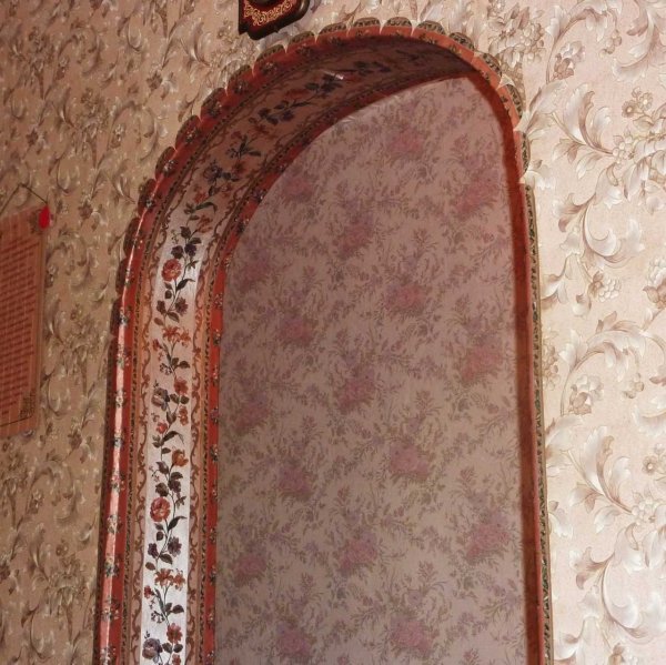Отделка арки обоями