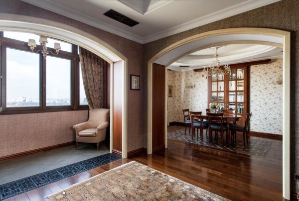 Арочный проем в гостиной