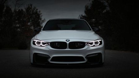 BMW m5 f10 2016 в темноте