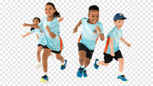 Дети бегают на белом фоне