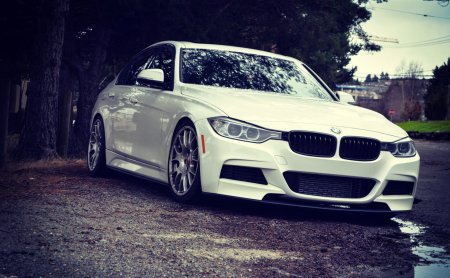 F30 BMW белая машина