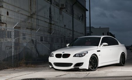 BMW m5 белая