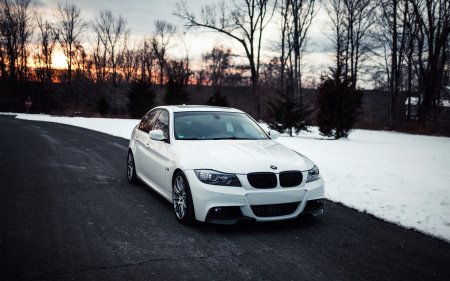 BMW 3 e90 белый с черным