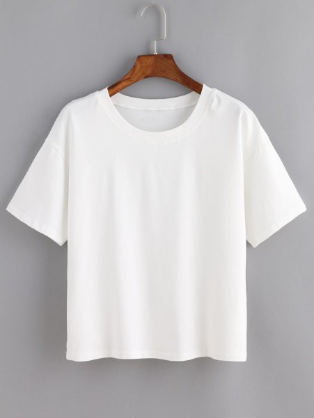 Белая футболка