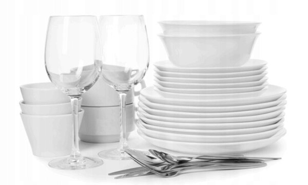 Стопка чистой посуды