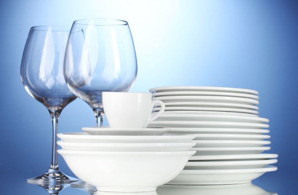 Стопка тарелок