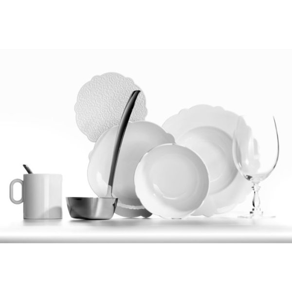 Посуда на белом фоне