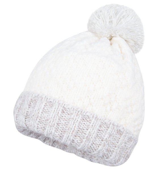 Шапка детская на белом фоне