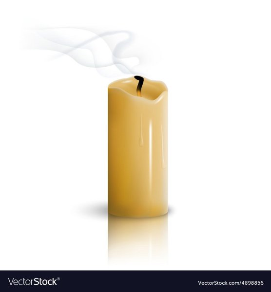 Свеча на белом фоне