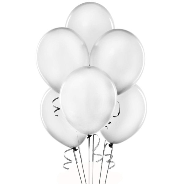 Белый воздушный шар на белом фоне