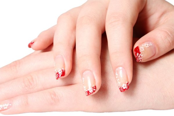 Маникюр красный френч