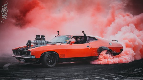 Бернаут на машине