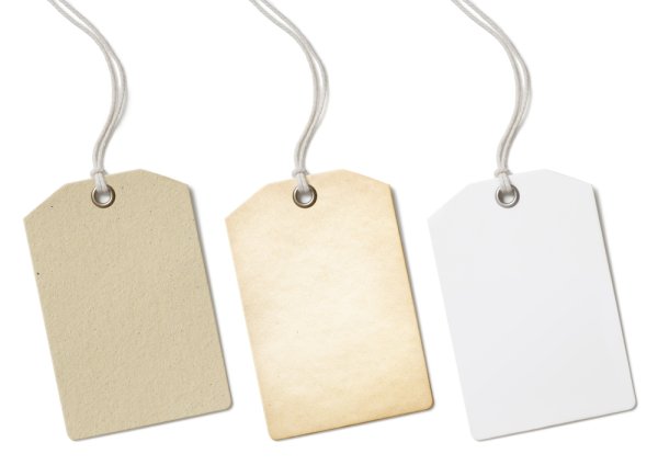 Белая бирка на веревочке