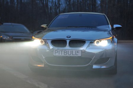 БМВ m5 e60 Золотая